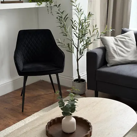 Modern 4br Home, 7 Beds, Sleeps 9, Free Parking, Fast Wifi, Near Centre, Perfect For Families & Contractors * Leeds (West Yorkshire)